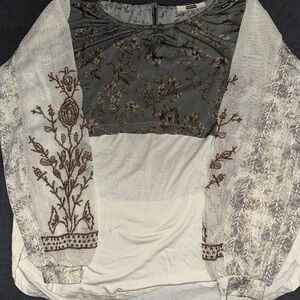 Gimmicks Top from Buckle